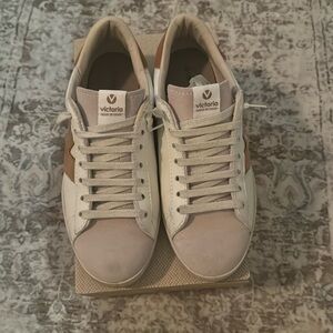 VICTORIA Trainers